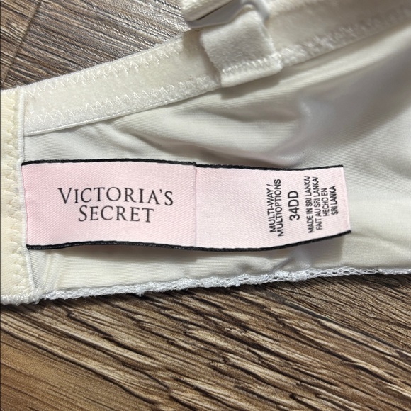 Victoria's Secret Lace Bra - Picture 2 of 4